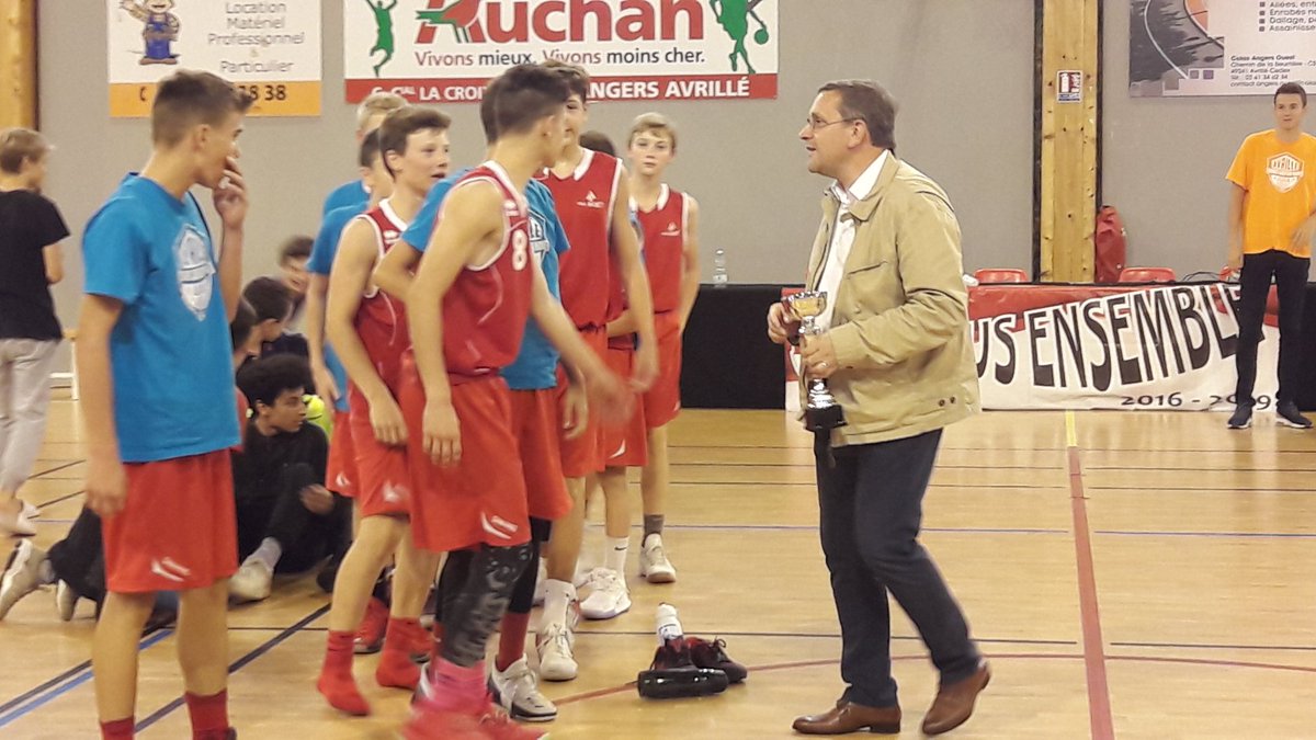 09/2017 - Avrillé - Remise des prix lors d'un tournoi de basket