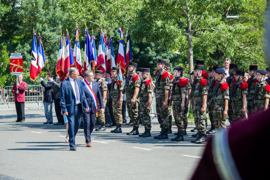 07/2018 - Segré - Revue des troupes du 6ème RG d'Angers lors de la cérémonie du 14 juillet 2018