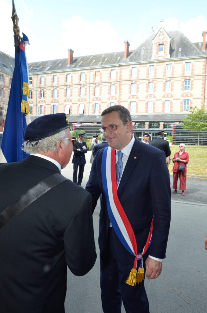 07/2018 - Angers - Salut des portes drapeaux à l'occasion de la cérémonie 2018 des justes de France