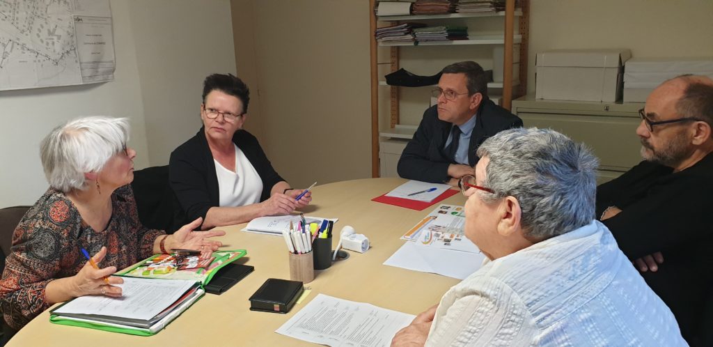 01/2020 - Combrée - Rencontre avec une association de lutte contre l'illettrisme lors d'une permanence de proximité