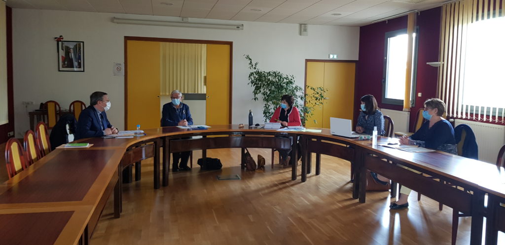 04/2021 - Ombrée-d'Anjou, Combrée - Réunion de présentation des projets d'habitat sénior de l'association Habit'Âge